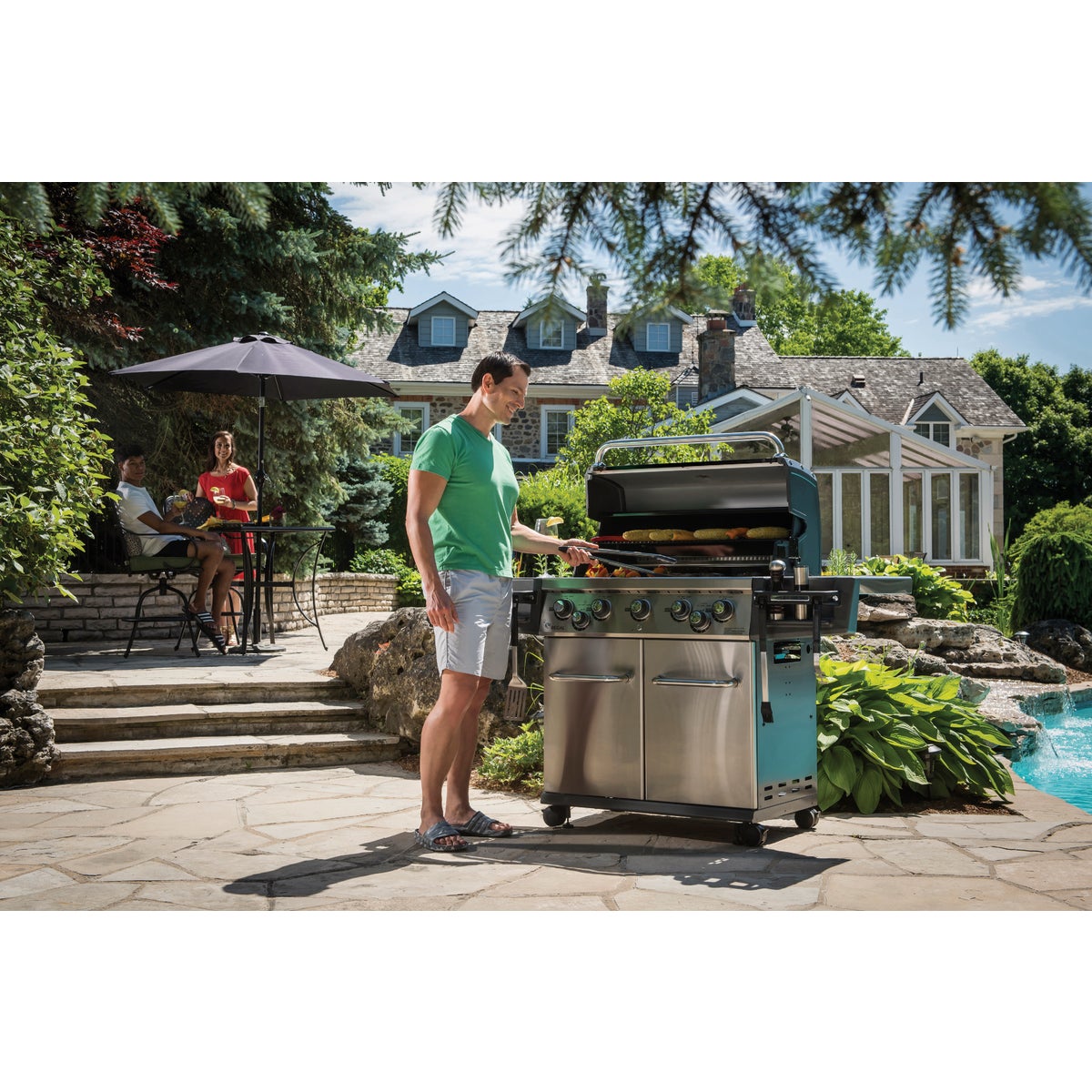 Broil King Regal S590 5-Burner Stainless Steel 55,000 BTU Natural Gas Grill with 10,000 BTU Side-Burner Image 2
