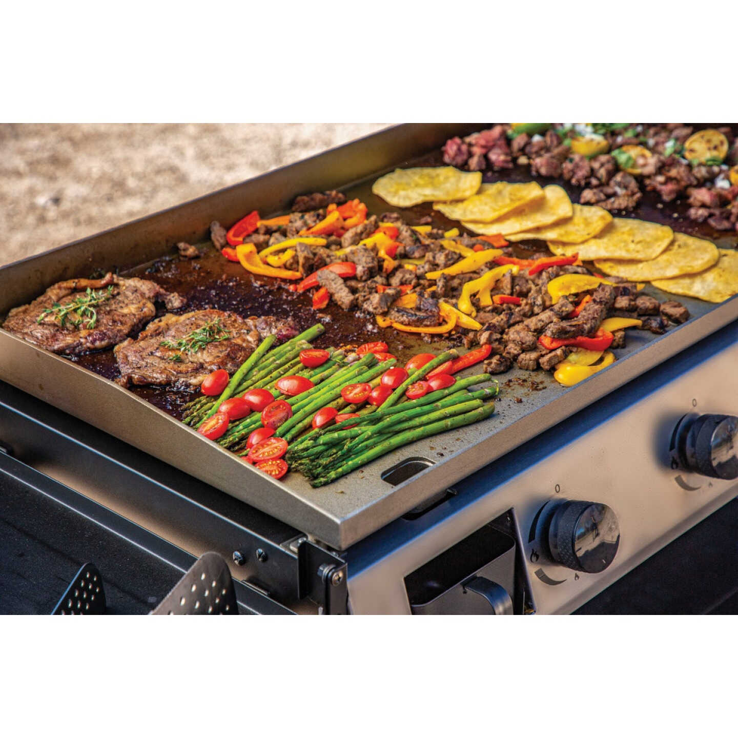 Pit Boss 4-Burner Black 62,000 BTU 749 Sq. In. Outdoor LP Gas Griddle Image 3