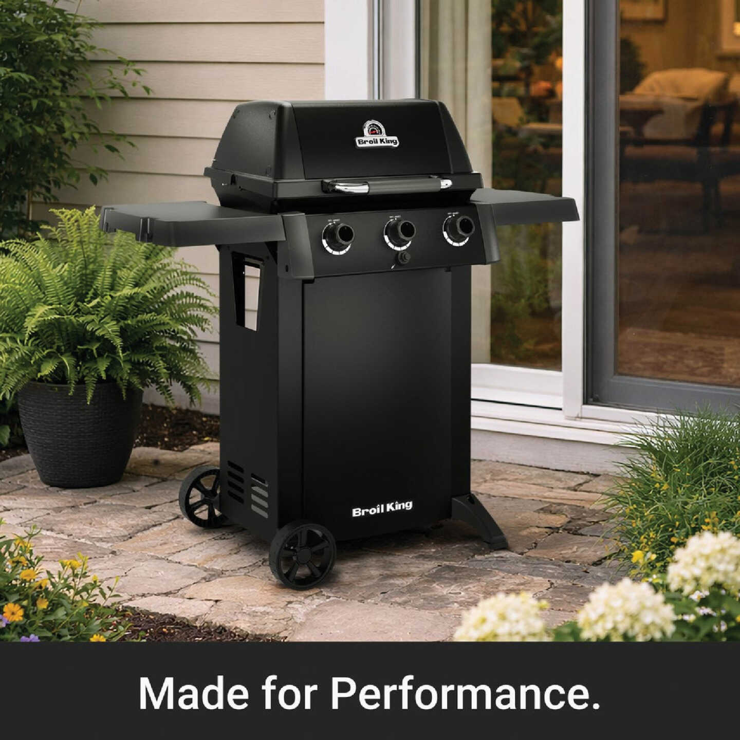 Broil King Gem 310 3-Burner Black 24,000 BTU LP Gas Grill Image 4