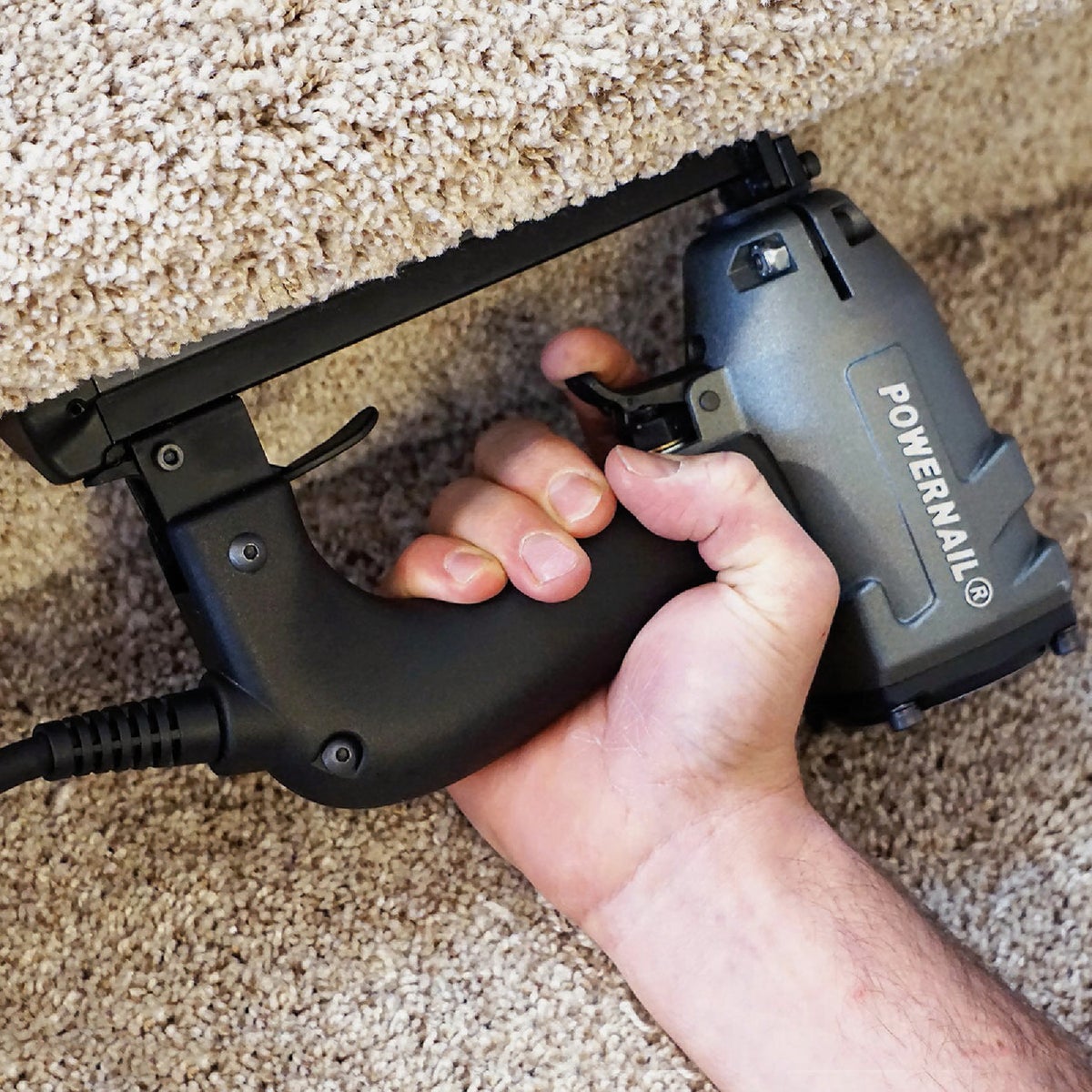 Powernail 20-Gauge 3/16 In. Electric Carpet Floor Stapler Image 2